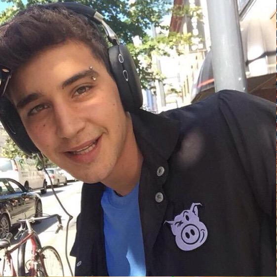 fakenoskians's tweet photo. My #TeenChoice for #ChoiceWebStarComedy is @janoskians

retweet for jai's eyebrow piercing http://t.co/9lT5Q53LA0