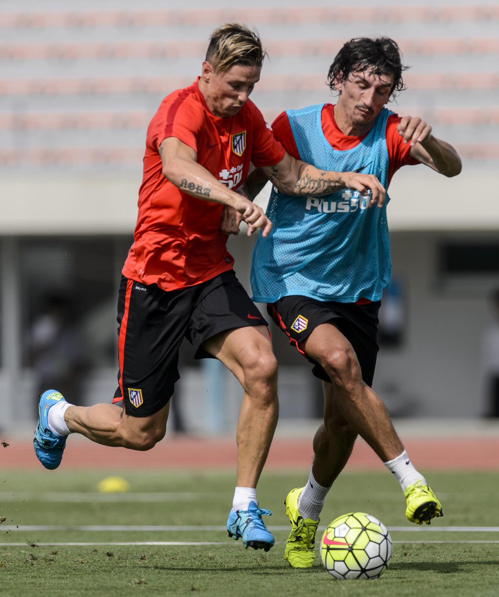 Atleti's tweet photo. .@Torres: "Quiero devolver a la afición todo lo que me ha dado" http://t.co/DkByIA44LP #LaLigaWorld #AúpaAtleti http://t.co/mxwjLd3BHQ