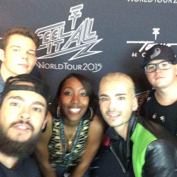 CLPVTHtUYAAwMId.jpg (600×600)