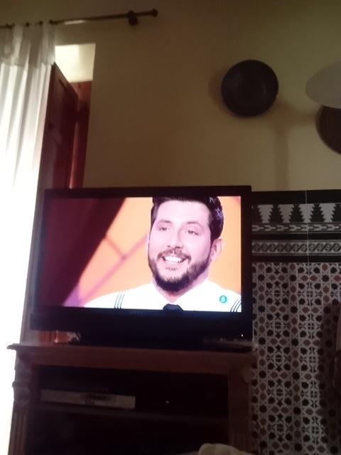 KaltoumIdrissi's tweet photo. Veient la final de #ManuEligeA i transmitintli-la a la senyoreta @_PaaulaaG que está treballant! @Manu_LB_ @myh_tv http://t.co/kGRxMGD1qI