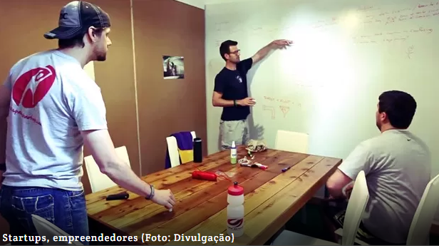 caosdevelopers's tweet image. 4 lições para você pensar como um líder.Acesse:glo.bo/1Msmse6