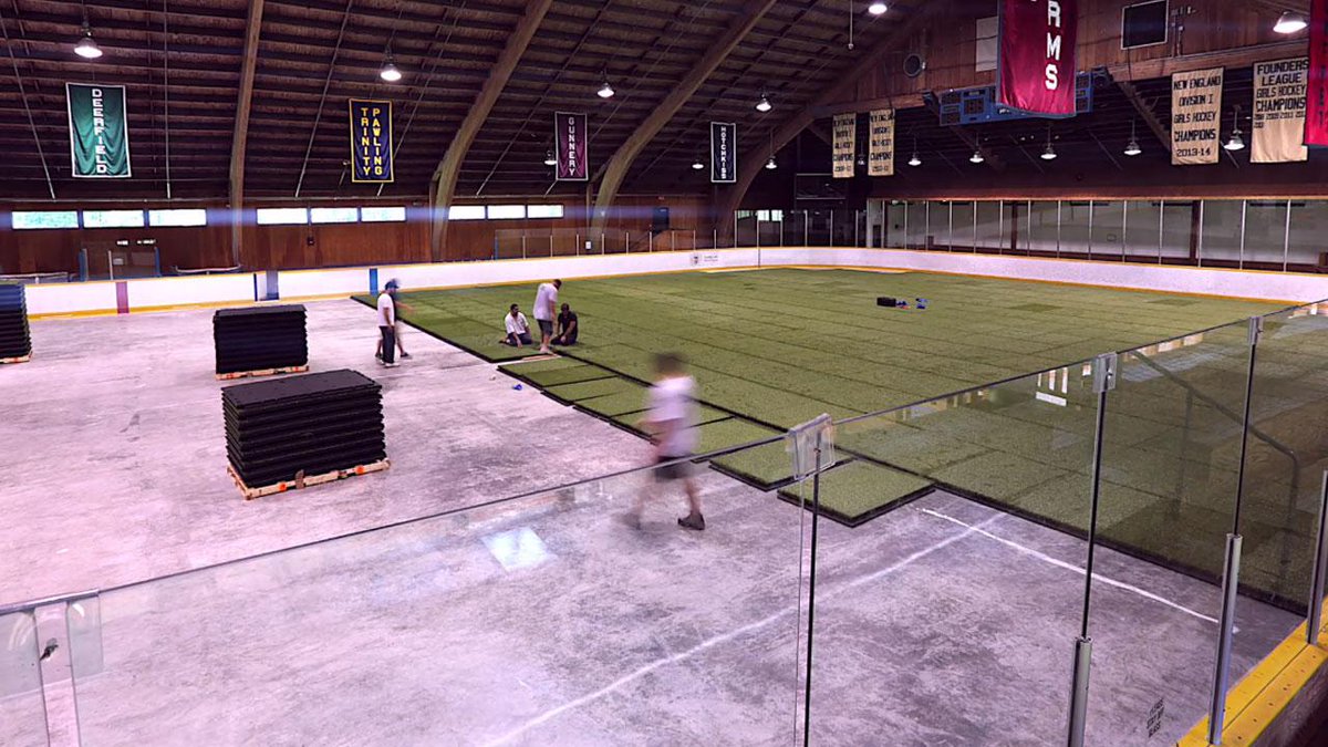 FieldTurf's tweet photo. Want to turn your ice rink into an indoor field? With #EasyField, it’s never been so easy. http://t.co/dX0fVqmKI9 http://t.co/dP6FL41GbN