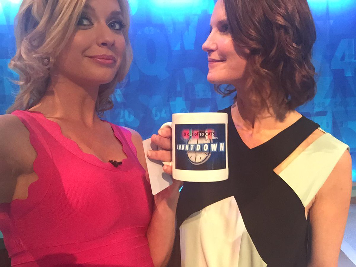 RachelRileyRR's tweet photo. It's Friday so you know what that means! #Catsdown https://t.co/01FVtSCM0I http://t.co/olcJPMDJBf
