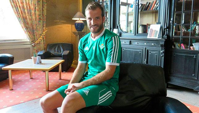 pasionensevilla's tweet photo. Van der Vaart quiere conocer la Semana Santa de Sevilla | #PSCofradías | http://t.co/spl4n1ftEV http://t.co/wK1Fm8dEm6