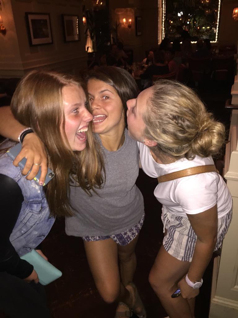 SusieMulder's tweet photo. Crazy things happen when the fam reunites in Boston @your_maJESSSty @sydna_ @lulzshaffz #collegetours #pickboston http://t.co/8onkdGqsAl