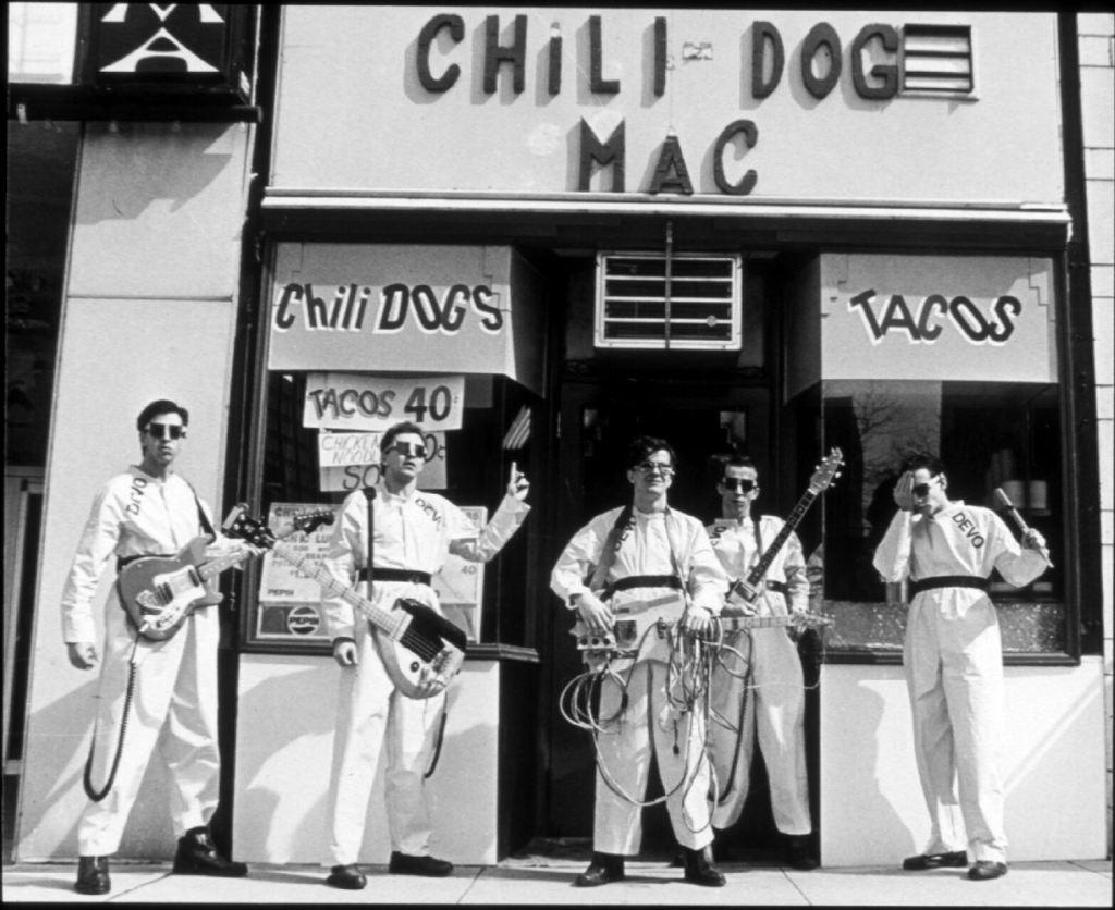 CuratorialCollective tweet media