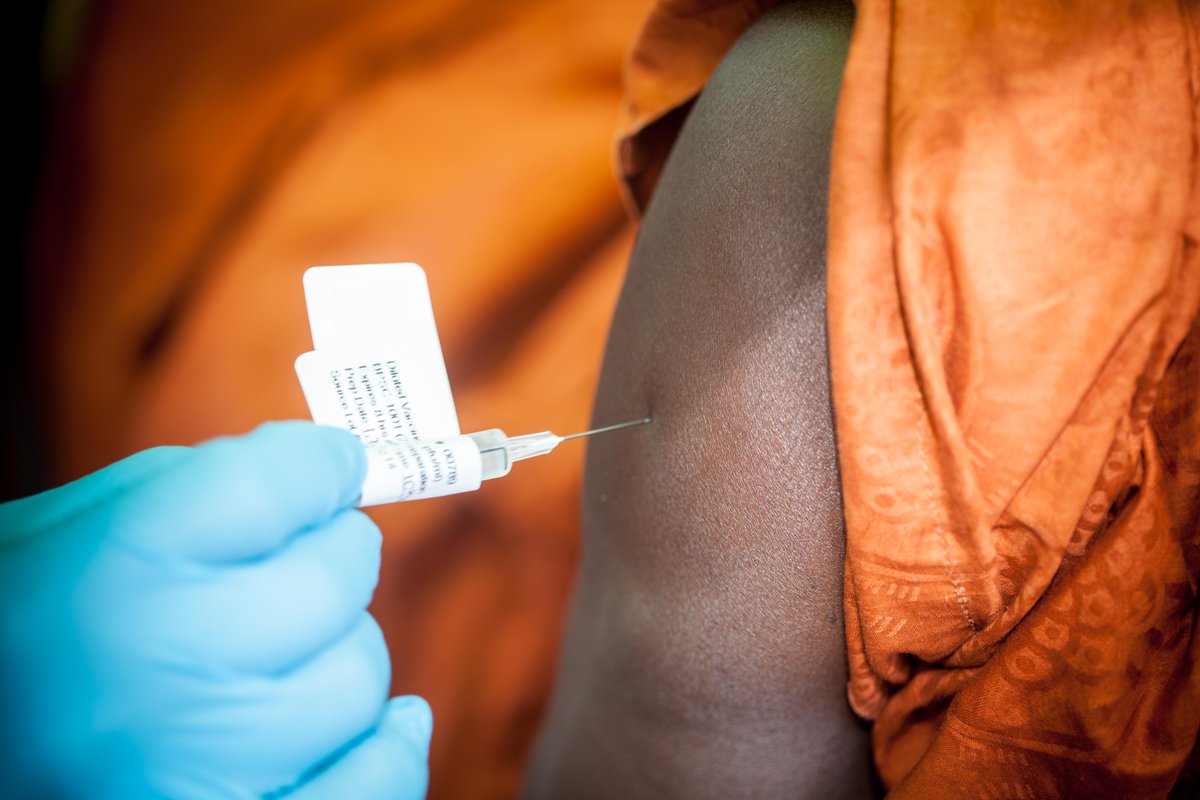 WHO's tweet photo. World on the verge of an effective #Ebola vaccine http://t.co/2WlAbAM6LD http://t.co/QnRbUaAcUi