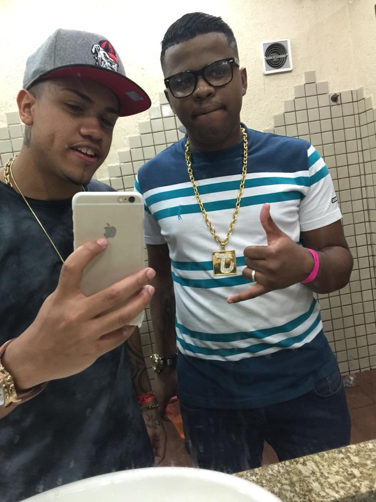 McdaviOfc's tweet photo. O Jhowjhow vai te explicar não era pra tu saber .. 🎶👊🏾👊🏾👊🏾 http://t.co/PB4C1adnao