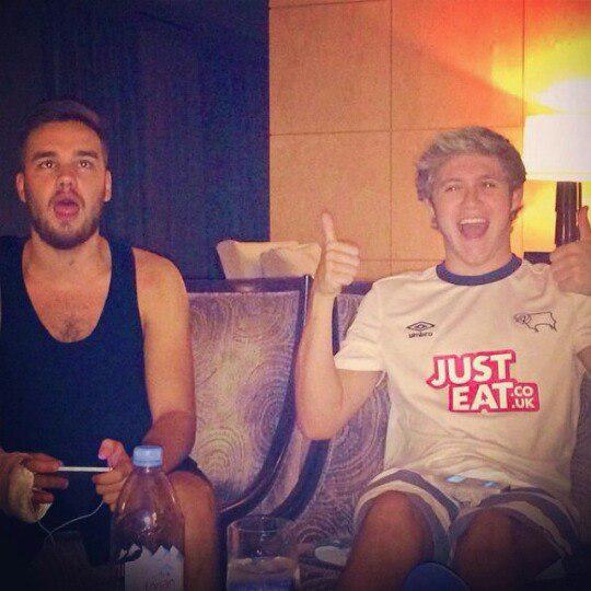 ДИРЕКШИОНЕРЫ СЕЙЧАС:
#DragMeDown