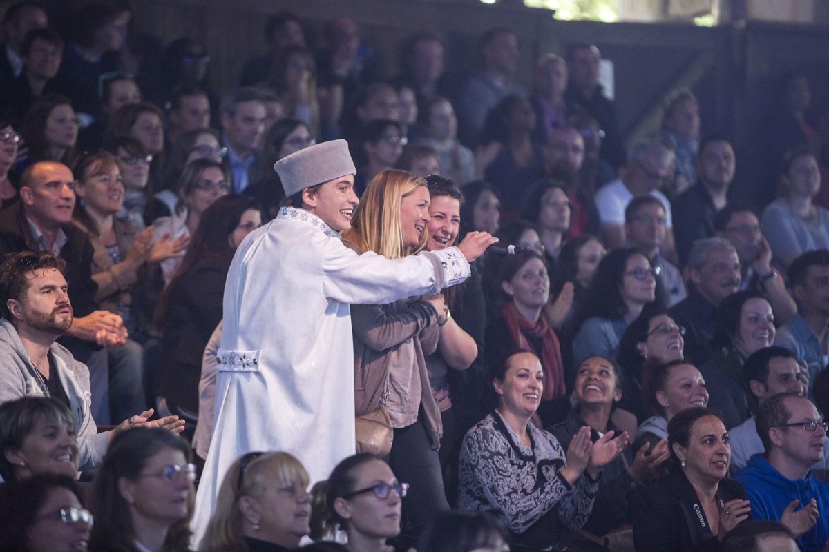 DisneylandParis's tweet image. Bravo aux 500.000 voix qui ont chanté en chœur avec Anna et Elsa. La "Fête Givrée" continue !  #FrozenSummerFun