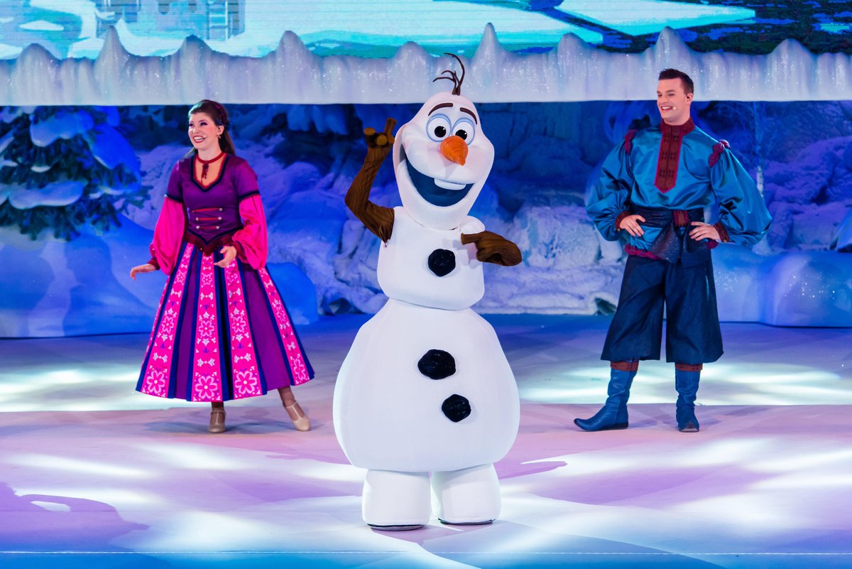 DisneylandParis's tweet image. Bravo aux 500.000 voix qui ont chanté en chœur avec Anna et Elsa. La "Fête Givrée" continue !  #FrozenSummerFun