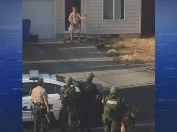 HuffPost's tweet photo. Banjo-playing suspect serenades cops in bizarre standoff http://t.co/FyuxXXGYcC http://t.co/i6j0V9lRSk