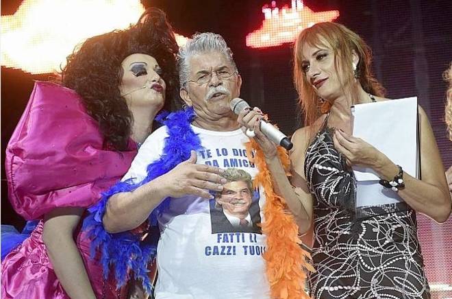 tvzam's tweet photo. Il video di @_antoniorazzi che canta e balla con @vladiluxuria al #GayVillage http://t.co/pIBFbUgec7 http://t.co/ZZW1rwSD8Y
