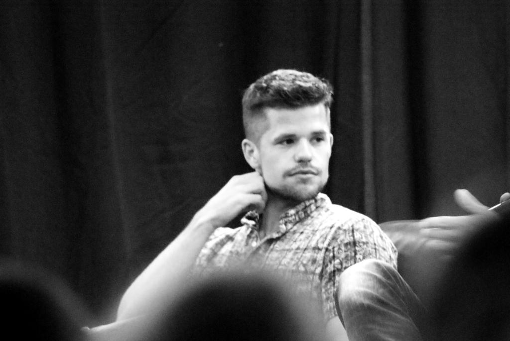 Happy 27th birthday Charlie Carver! I hope you have an awesome day!      