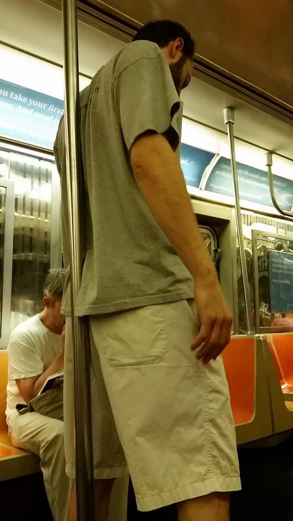 ThankYouMTA's tweet photo. Dont be a buttpole like this guy. #GotDumpedBecause #buttpole #thankyoumta http://t.co/82wSkyrmoW