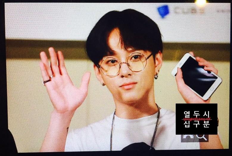 Vhy_vyviva's tweet image. bbyong~ RT @yongtime1219 150731 팬싸 #비스트 #용준형 #YeY
오늘도 수고하셨습니다🙆🙇 안녕~👋http://t.co/rzrvDiJXTf