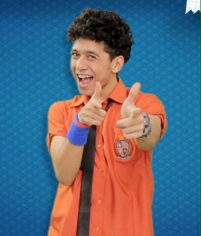 SMA_RTV's tweet photo. RAMBO! Si cowo sok ganteng, pecicilan, jago futsal, trouble-maker &amp; hobi dihukum guru karna bandel! http://t.co/yUorwd3kOZ