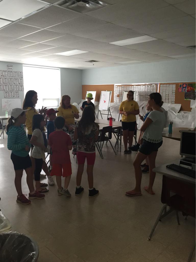 AmandaSpalla1's tweet photo. The Amazing Race @ Lakeside SI! Sing and count how many times the word "Canada" is in the National Anthem! http://t.co/EJXHxGIZLv