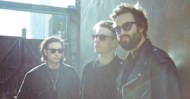 KerrangMagazine's tweet photo. Loads of news from @DINOSAURPILEUP! Listen to the band's thunderous new single Grim Valentine: http://t.co/477nTMk0ag http://t.co/DxJ7Qsc1eB