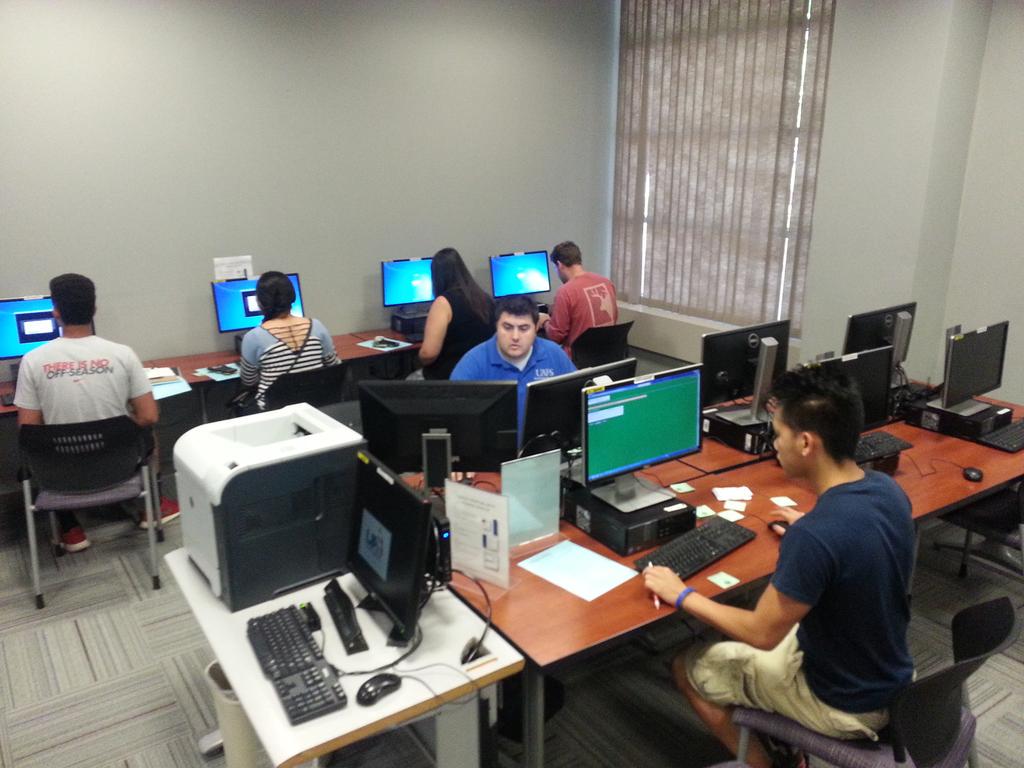 UAFS_Technology's tweet photo. TS staff assist more first-time students with getting their passwords set for the fall term. Welcome! @uafsnso @uafs http://t.co/DN8Xb3VIH7