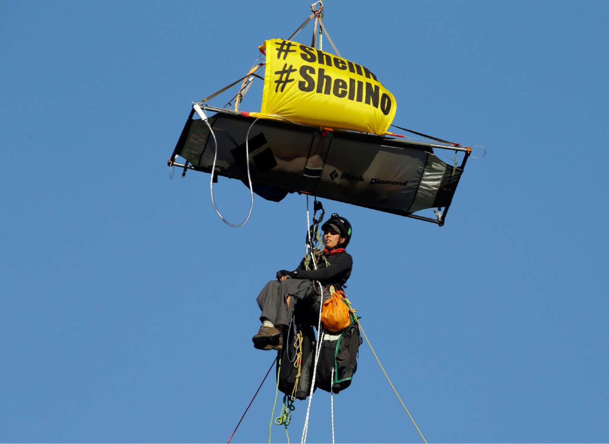 thebulletin's tweet image. Arctic-bound icebreaker leaves #Portland after drilling protest. j.mp/1DVzx8B #ShellNo #ShellNoPDX