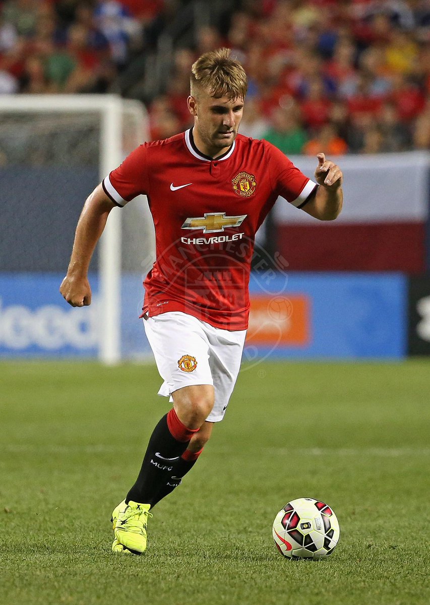 ManUtd_ID's tweet photo. .@LukeShaw3: “Skuad ini akan semakin bagus &amp; kuat. Kami bisa memenangkan beberapa trofi musim ini."  #mufc http://t.co/e06IdldfDS