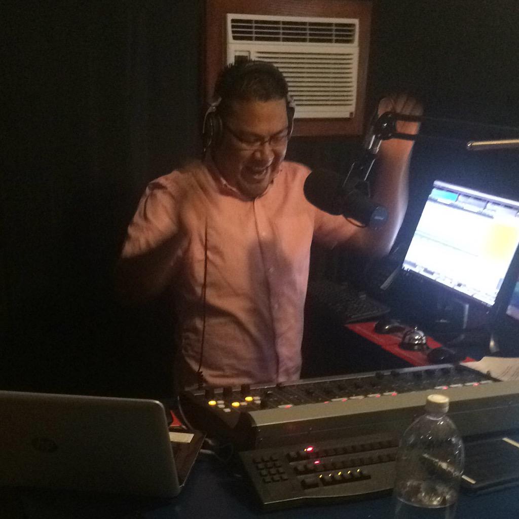 Laplebadanet's tweet photo. Felicidades primer Aniversario en La Plebada Network @elshowcompamike @Laplebadanet @InimitableMayra http://t.co/BK95Y3LNeF