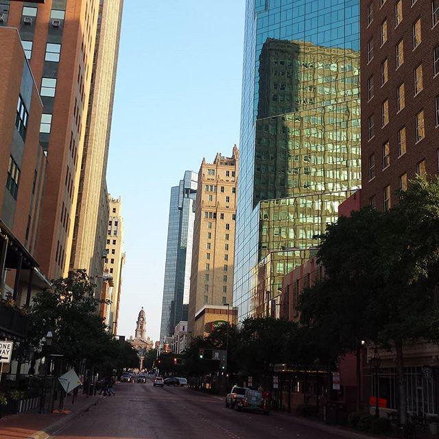 LuvsKansasCity's tweet photo. In downtown Ft Worth this weekend. I think Kansas City's downtown has more going on. But t… http://t.co/8ZO2p06sc8 http://t.co/wTDJxMKFoF