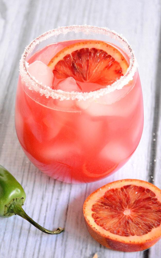 BuzzFeedFood's tweet photo. 25 boozy &amp; delicious fruit juice cocktails for your summer Friday: http://t.co/PRN1UY9ZRz http://t.co/oauneJdEn8