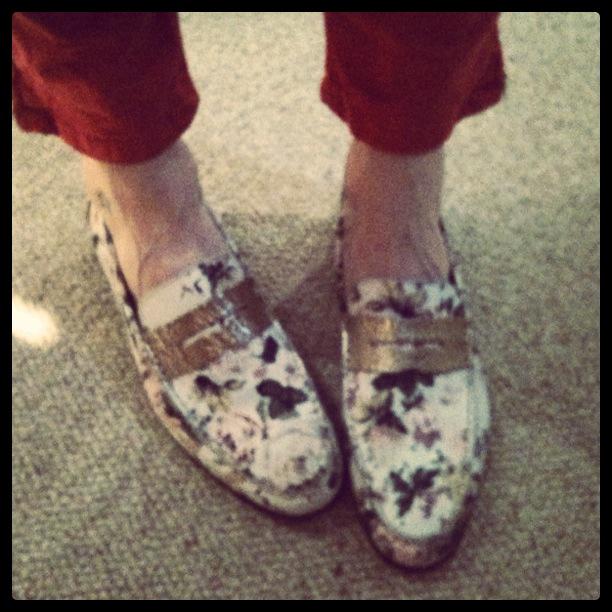 KunitzSteve's tweet photo. @RedLabelTony @StrokerAceKid 
Tony, for the last time your NEW shoes make your feet look thin. 
#Fridaynightclubin' http://t.co/OR6DcT7rMe