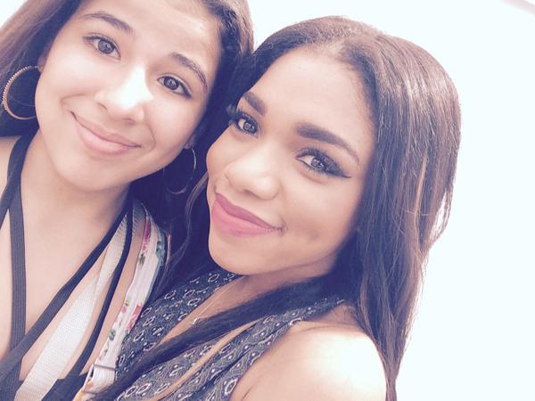 DigiTour's tweet photo. Selfies w/ @TealaDunn r def #DigiFestGoals 😜😜😜 http://t.co/z2VgSqDu21