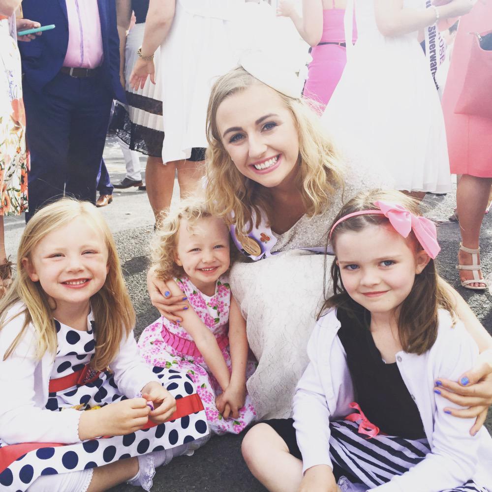 MeathRose1's tweet photo. 3 future roses 🌹🌹🌹 #roseoftralee #meathrose #galwayraces @RoseofTralee_ http://t.co/UO8HcmUTXs