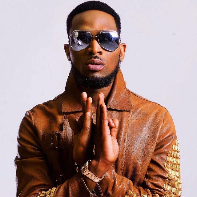 fameafrica's tweet image. By @iamdbanj The REAL #KOKOMASTER 😎😎😎👑👑👑 #SALUTE #knockingOnmydoor #TheKingIsHere #AEJ #An… instagram.com/p/5zfHAfINq8/