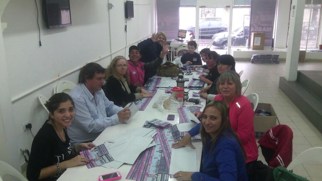 ValeriaArata's tweet photo. Tenemos al mejor candidato @mariomeoni y al mejor equipo #Meoni2015 http://t.co/vcsMVQYn1n