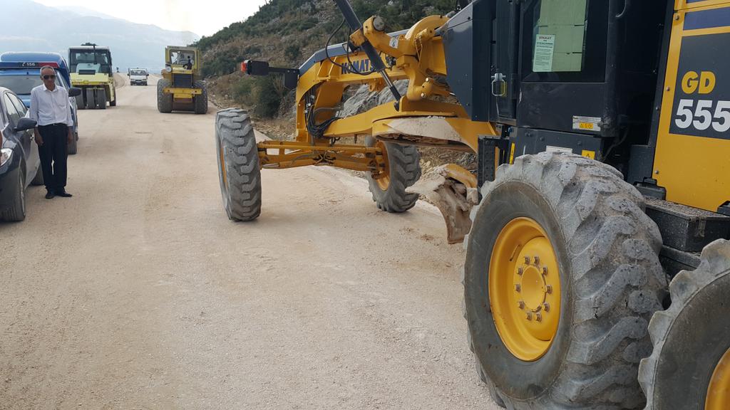 Burdurvalilik's tweet photo. Valimiz @hasankurklu Ağlasun ilçemizde yapılan köy yollarında incelemelerde bulunarak çalışmalar hakkında bilgi aldı. http://t.co/8WtFVGUiTs