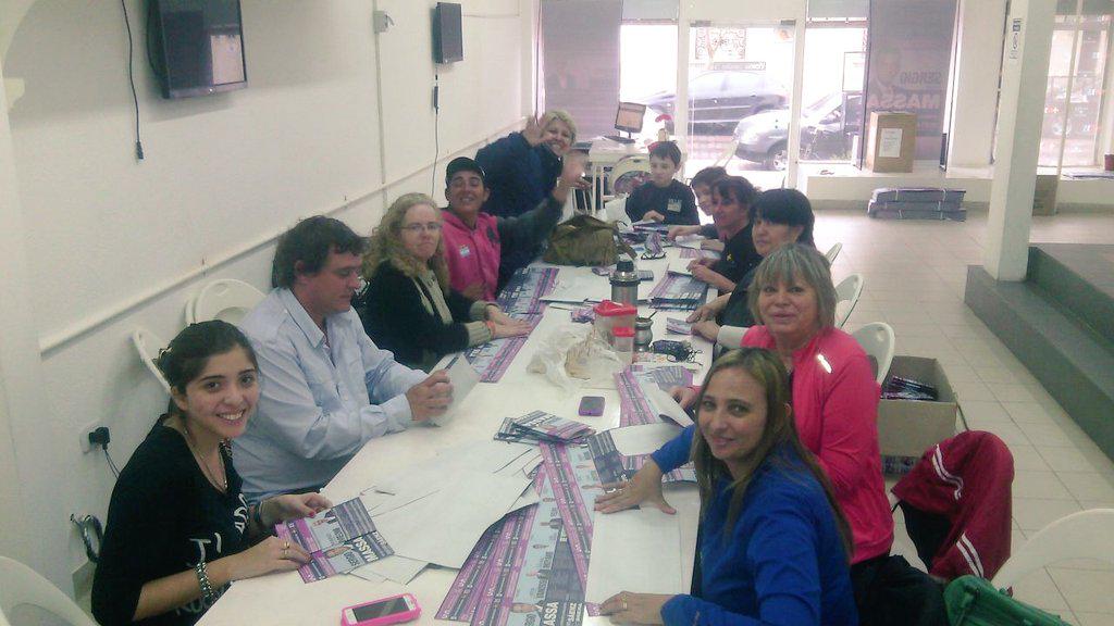 ValeriaArata's tweet photo. Hay equipo #Meoni2015 http://t.co/WSGN36nxna