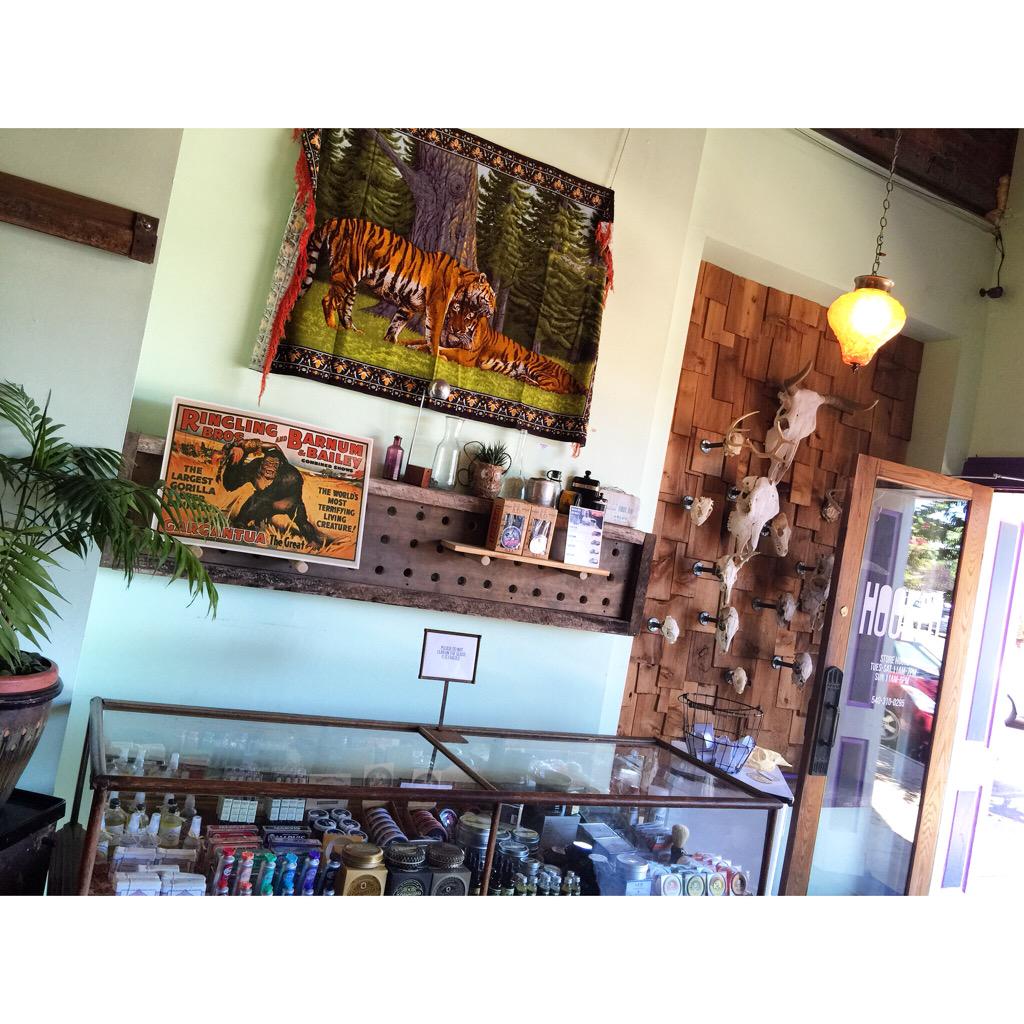 becomeHOOKED's tweet photo. 🐯tiger tapestry $21.99 😻
#hooked #becomehooked #tiger #tapestry #wallart #vintage #awesome #art #found http://t.co/hywwextUzZ