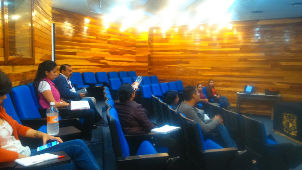 diteunam's tweet photo. La periodicidad del 📒 electrónico es semestral #wowow muy bien Rubén Cuellar #Educatic2015 http://t.co/3XgDNW6tMa