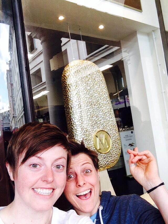 CharliRobertson's tweet image. Great times with my best buddy in London - shame about the travel! #FlatTyre #EngineFail #6hoursandcounting 😳😂😩😴