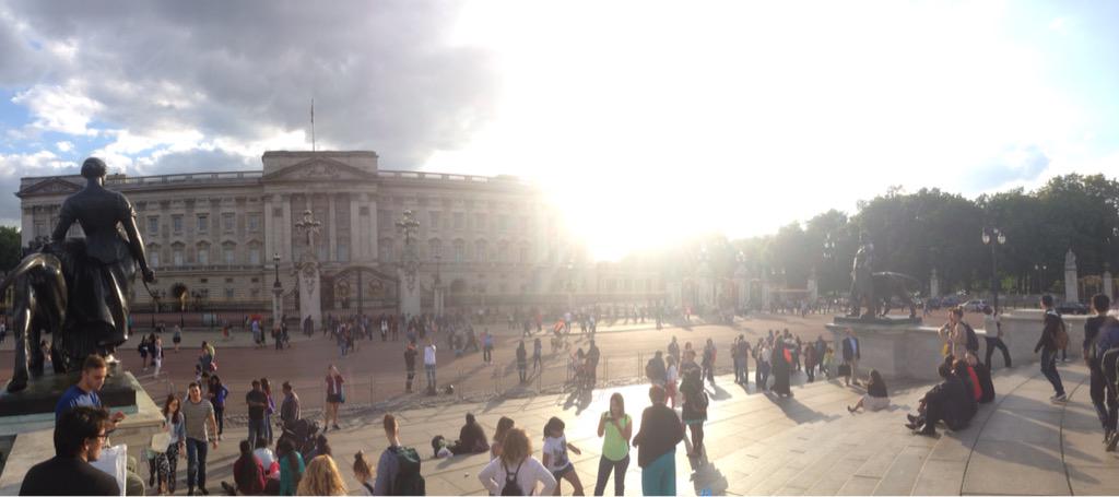 CharliRobertson's tweet image. Great times with my best buddy in London - shame about the travel! #FlatTyre #EngineFail #6hoursandcounting 😳😂😩😴