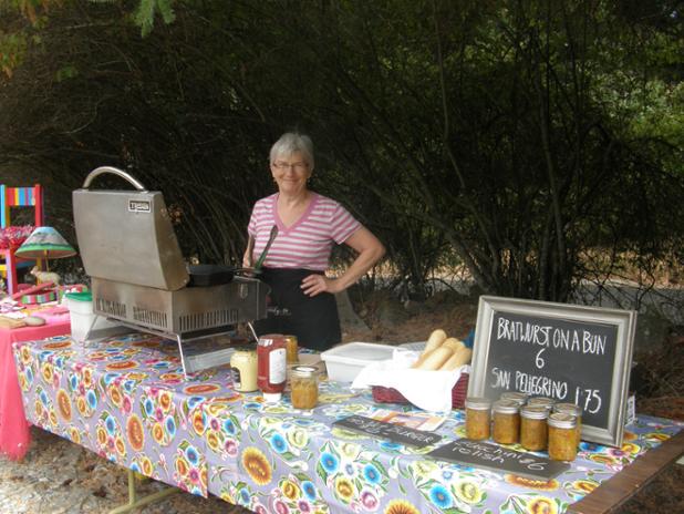SunnySaturna's tweet photo. Try some local fare at the Saturday Market! #Saturna #vacation #eatlocal #freshgoods #shoplocal #goodeats http://t.co/EFg7T8FQre