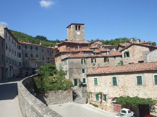 QuiMaremma's tweet image. #Montieri, in apparenza tranquillo borgo tra le colline, sta per trasformarsi in un luogo magico...
