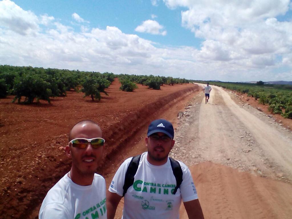 ccc2015's tweet photo. Ya hemos completado nuestra etapa más larga y estamos en Almendralejo. @AECCSevilla @aecc_es #caminocontracáncer http://t.co/WNlZBSBjUS