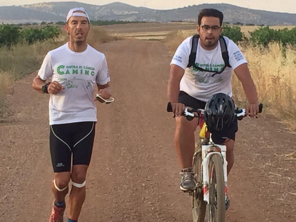 ccc2015's tweet photo. Ya hemos completado nuestra etapa más larga y estamos en Almendralejo. @AECCSevilla @aecc_es #caminocontracáncer http://t.co/WNlZBSBjUS