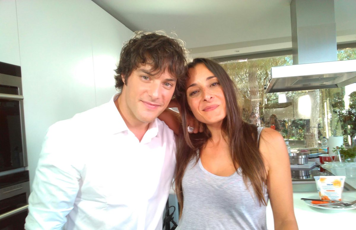 guerreroraquel's tweet photo. qué bueno el rodaje de ayer  con  @JordiCruzMas. Todo un descubrimiento esa bis cómica! un besazo! http://t.co/KYz1tYgppg