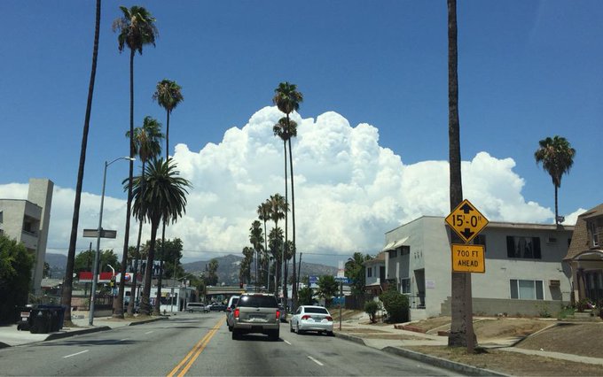 Cumulonimbus clouds over Los Angeles the past few days. So beautiful and rare here. http://t.co/Yn2l<a href="/tag/chicago"class="tags"><span>#chicago</span></a>