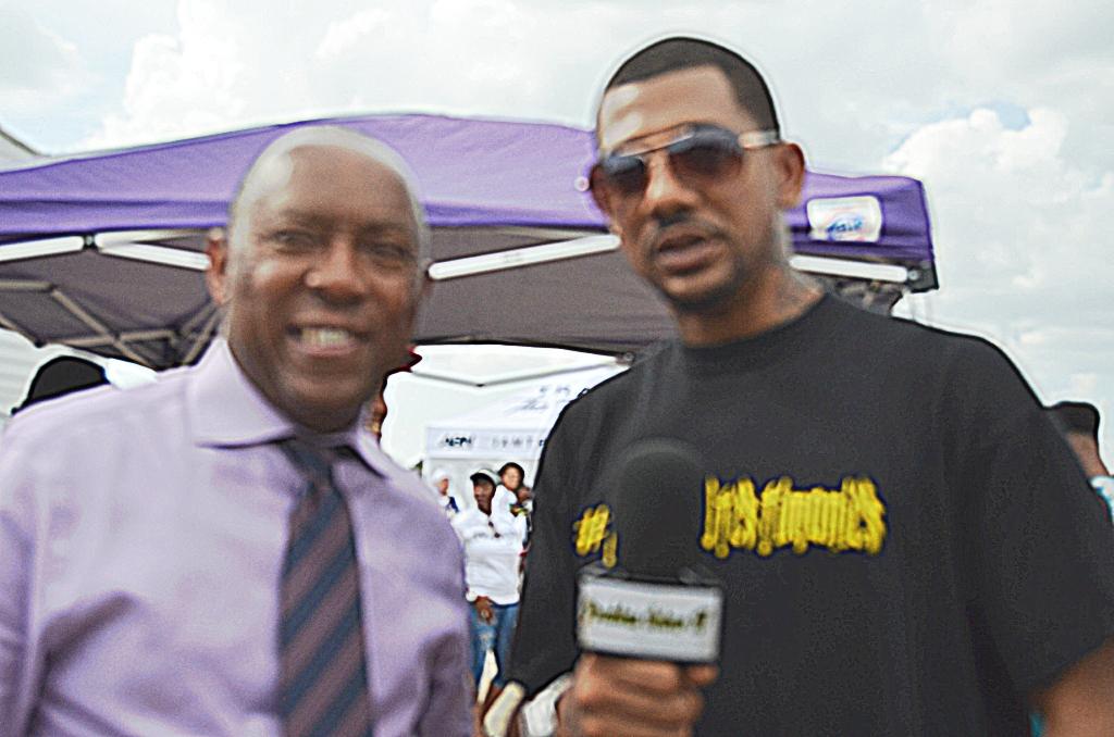 ProblemSolverTV's tweet photo. #TraeDay2015 #KingdomBiz #RT @IICrunk4Jesus @R_B_Ministries @SylvesterTurner @ADProblemSolver @SameTeamHouston http://t.co/XEugL9QRhE