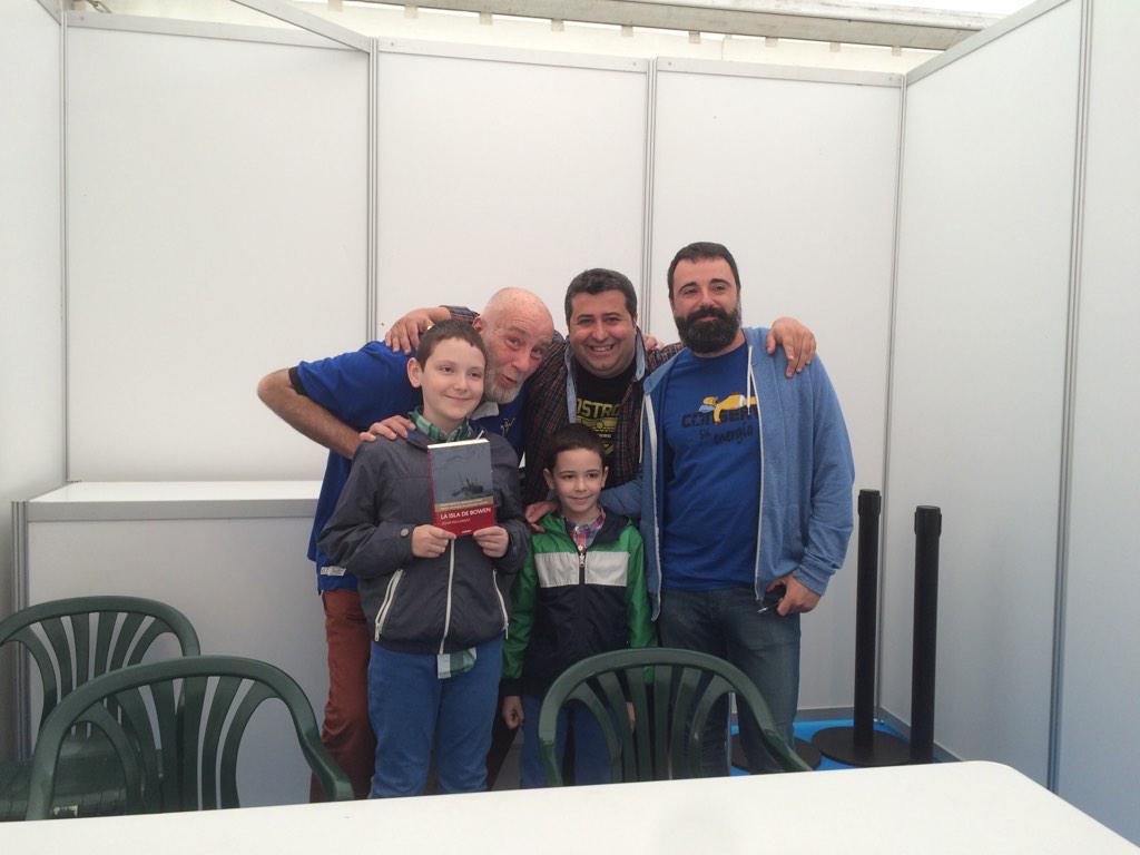 GuardiansSomnis's tweet photo. Con nuestros amigos Santi y Marcos @rustismustis @RustaBloguera y el gran César Marroquí hoy en el @festivalcelsius http://t.co/lJV9vmvtcH