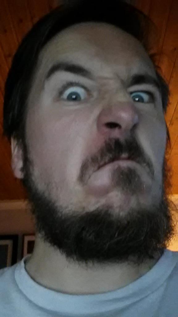 Yamazuya's tweet photo. Doing my best Roughington impression. #Bilgewater #GANKWIN @RivingtonThe3rd @lolesports http://t.co/KyAalW64iA