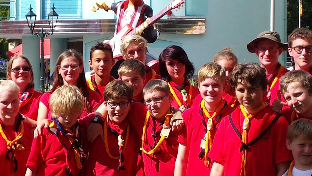 A group photo @walibiholland as part of the #DunesOfOrange subcamp <a href="/jamborette/">Haarlem Jamborette</a> excursion